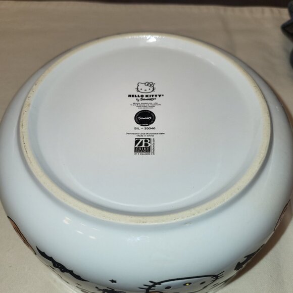 Hello Kitty Hand Painted Halloween Pumpkin Vented Ceramic Food Storage Bowl NWT - Picture 4 of 4